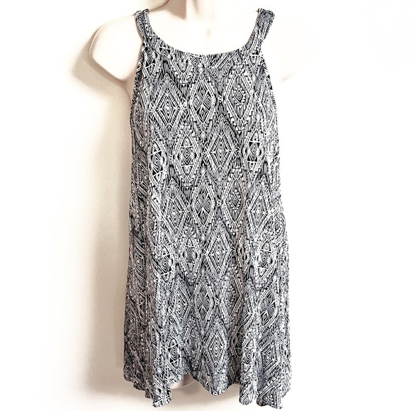 🆕 Torrid tank top lightweight stretchy black & white pullover size 00/la… - Picture 1 of 6